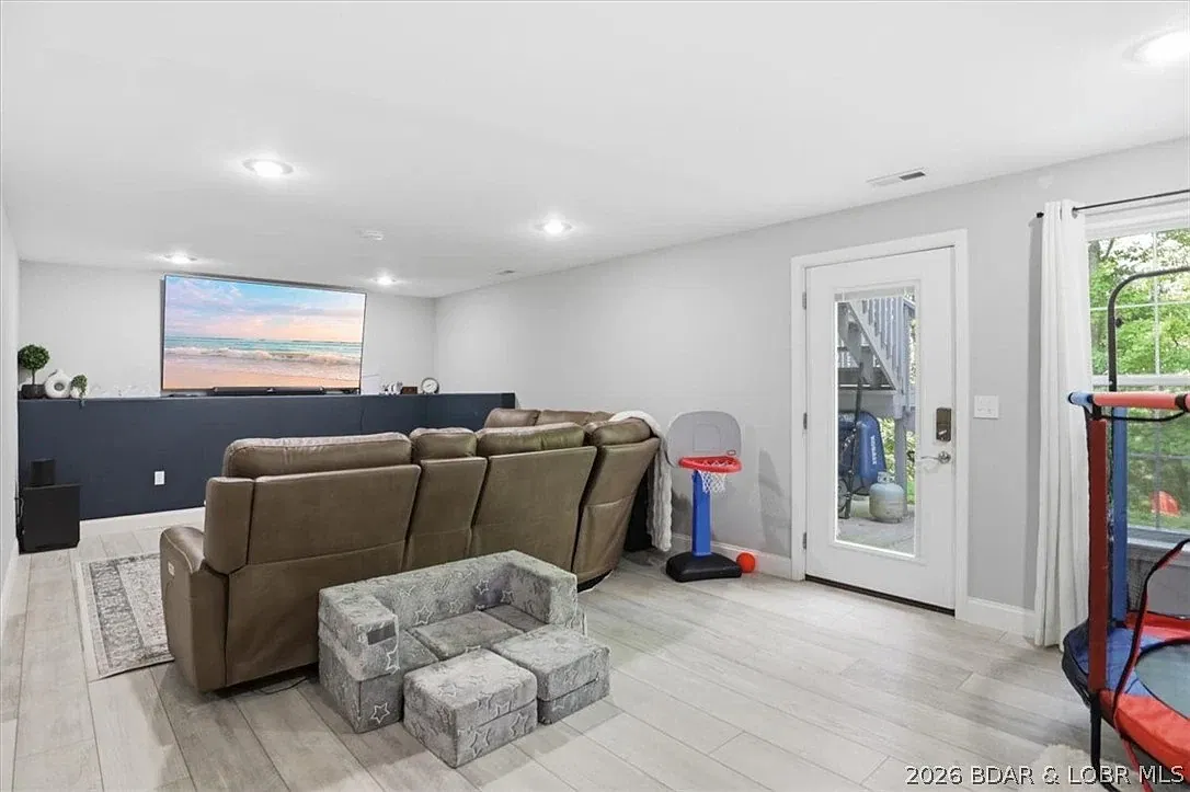 5 bed, 2918 sqft, $2,500 — Photo 1
