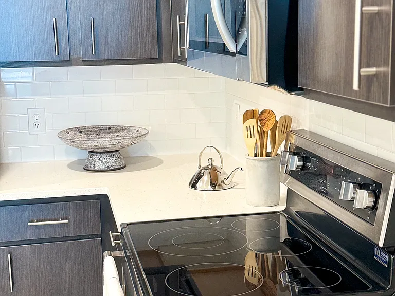 Azalea Bay Apartments — Photo 10