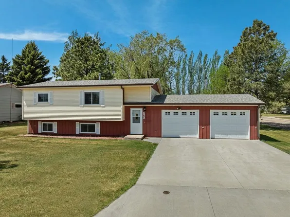 675 2nd St NE, Garrison, ND 58540