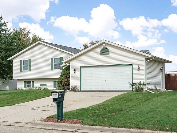 3rd image of 582 Rivendell Dr