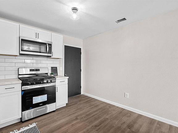 5th image of 3604 Candlewyck Club Dr APT B