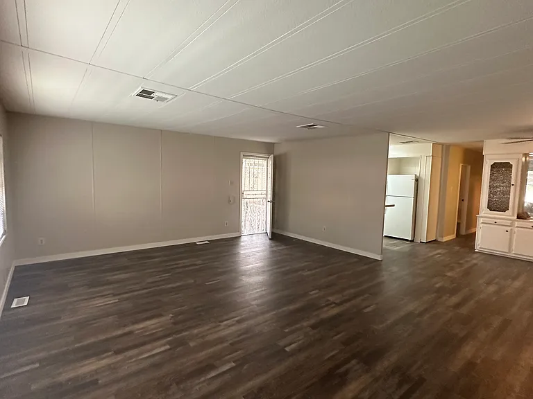 705 S Lyon Ave — Photo 5