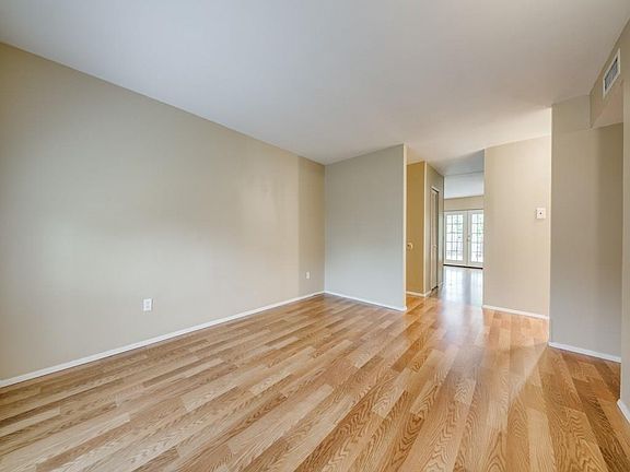 2nd image of 117 Cambridge Dr