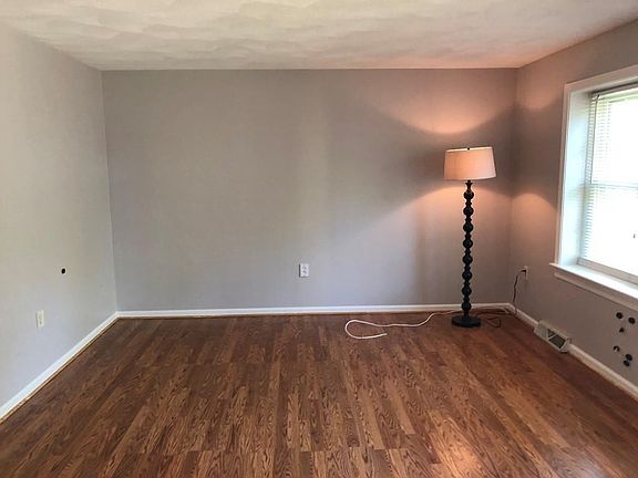 3rd image of 14 Benjamin Landing Ln #14