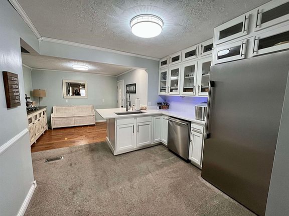 5th image of 415 Riverside Dr