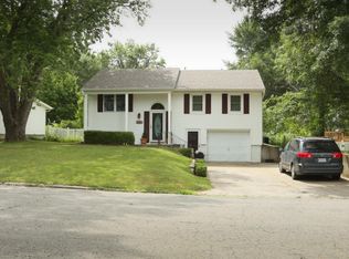 1221W W Crestview Dr, Maryville, MO 64468