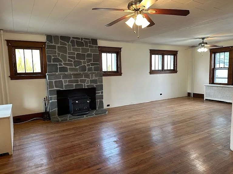 303 E Main St — Photo 2