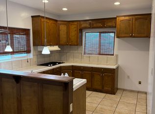 2215 E Tyler Ave UNIT B, Fresno, CA 93701