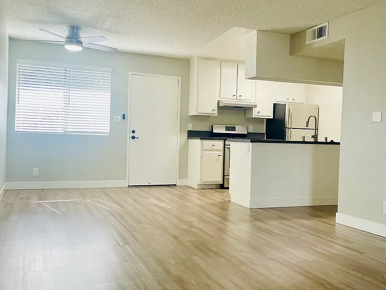 2209 Judson St #11B — Photo 6