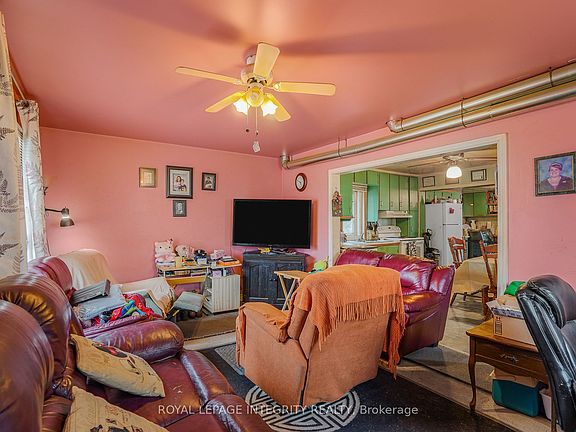 2nd image of 259 Bishop St N