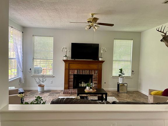4th image of 622 Knoll Forest Dr