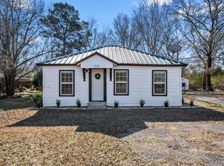 500 E Front St, Naples, TX 75568