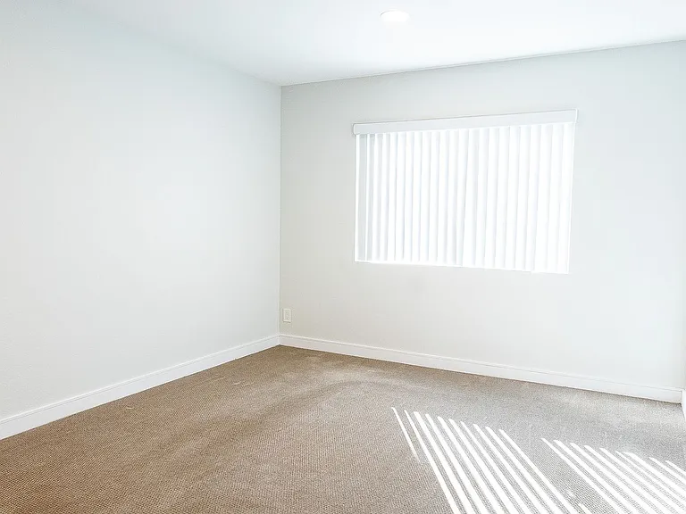 110 S Sweetzer Ave — Photo 40
