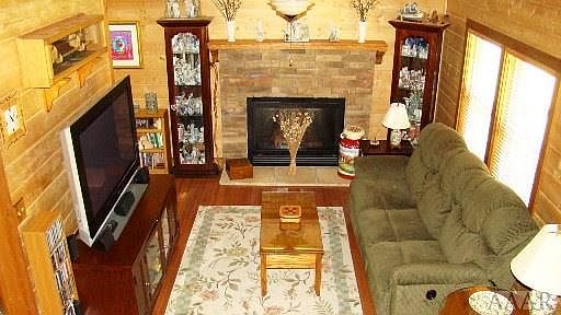 3rd image of 107 Gaston Dr