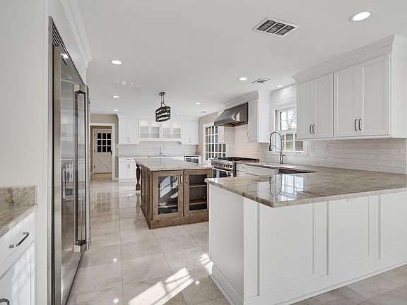 4th image of 2072 Kirby Rd