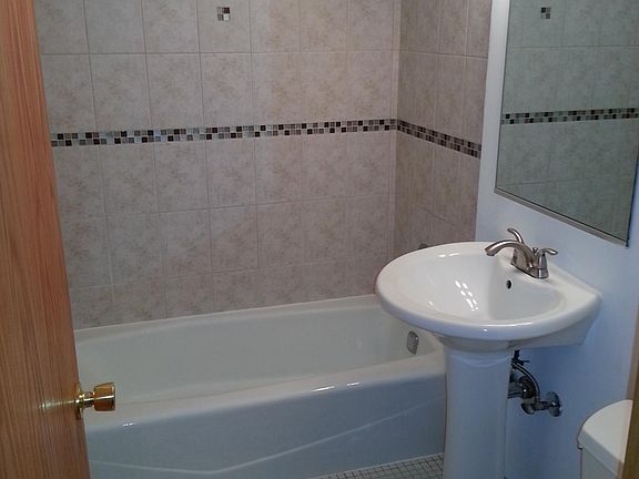 5th image of 2615 N Sheffield Ave APT 3A