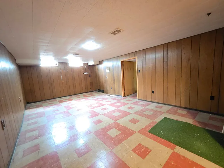 15915 Hilton St — Photo 28