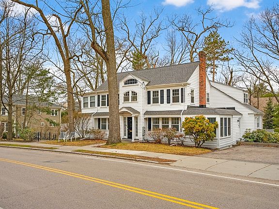 3rd image of 575 Chestnut St