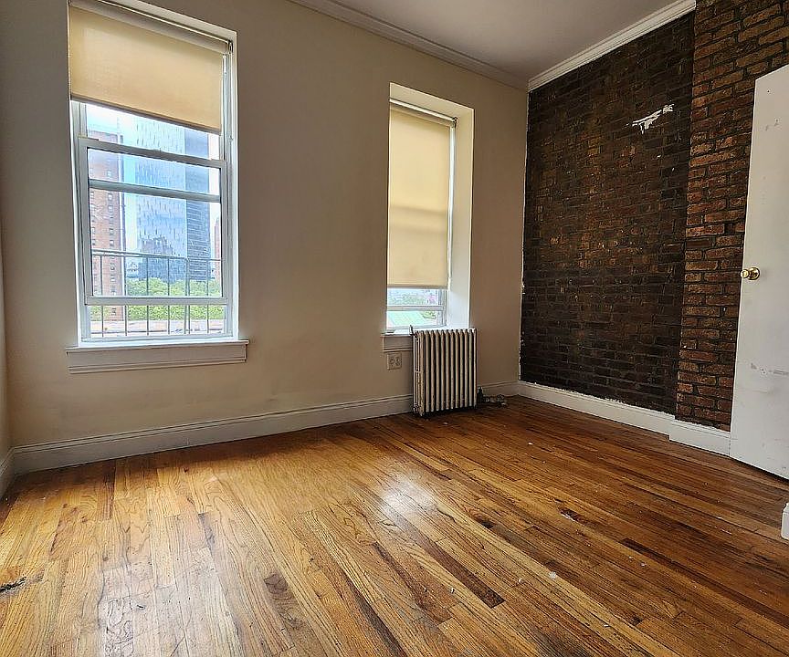 1st image of 121 Henry St APT 18