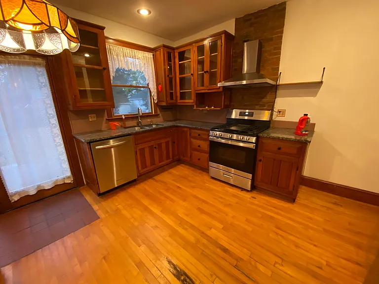 54-56 Butler St #54 — Photo 7