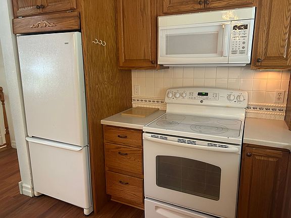 3rd image of 1451 Oriental Ave