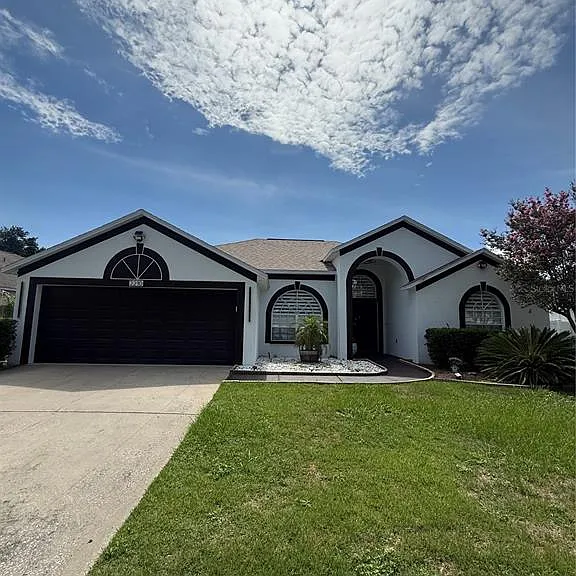 2210 Towering Oaks Cir — Photo 1