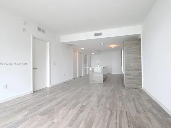 460 NE 28th St APT 504, Miami, FL 33137