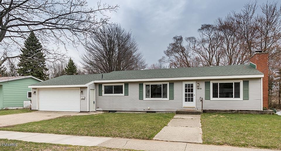 1st image of 1910 Pine Ct