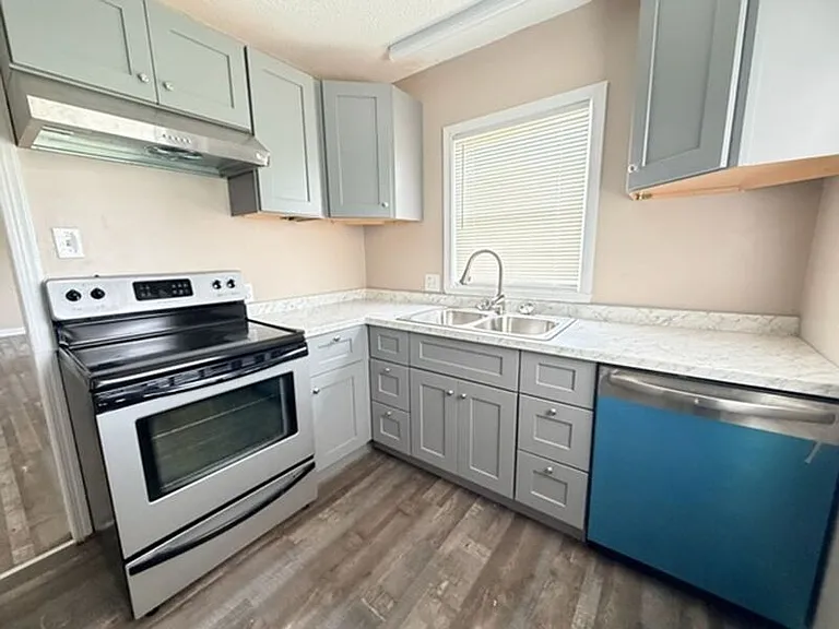 1600 Holbrook Ave — Photo 1
