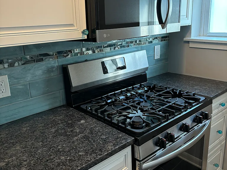 21 Windsor Rd #1 — Photo 4