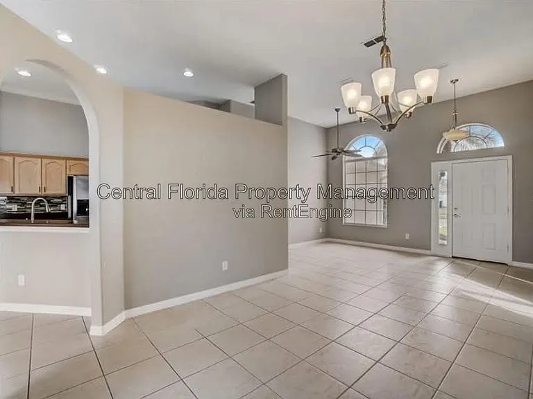 1061 Seneca Trl — Photo 4