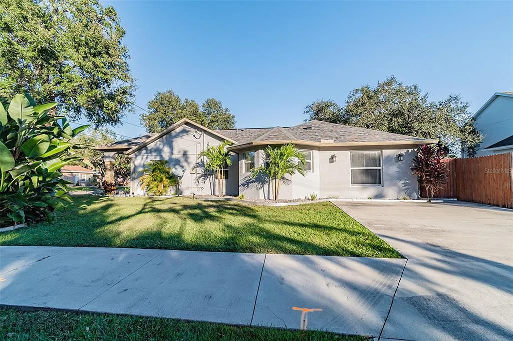 3 bed, 2.0 bath, 1425 sqft, $3,300 — Photo 2