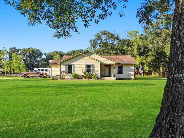 26925 E River Rd, Splendora, TX 77372