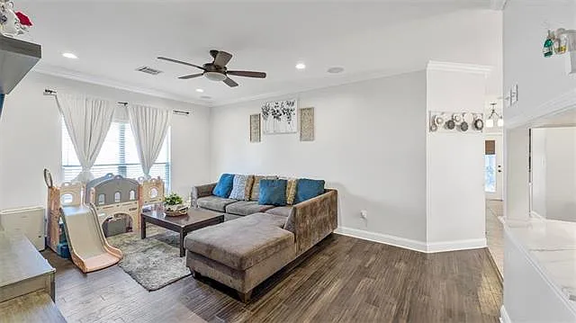 2735 Village Ct — Photo 9