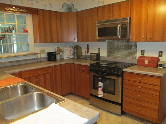 2nd image of 905 Knottingham Dr