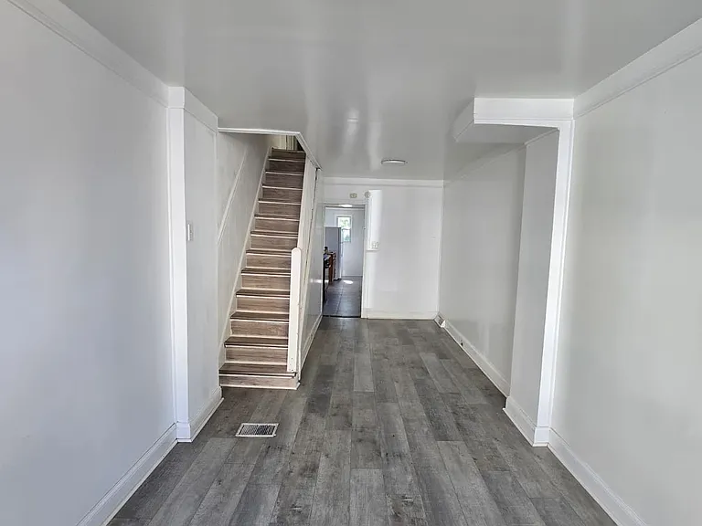 552 S 11th St — Photo 3
