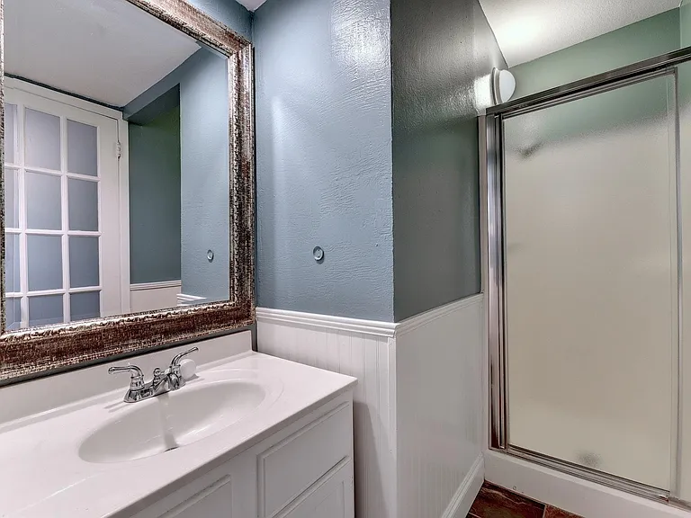 31 Marina Cir — Photo 16