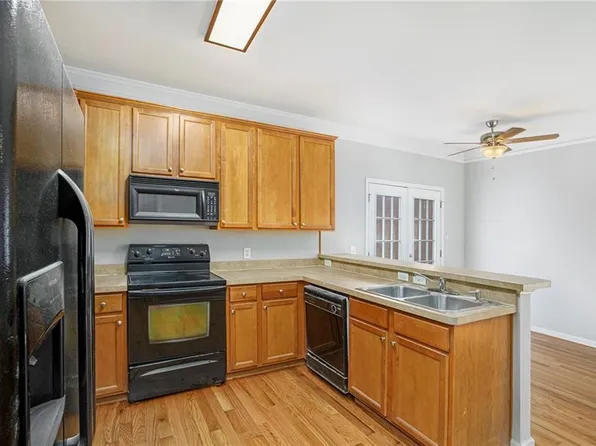 1439 Bluff Valley Cir, Gainesville, GA 30504