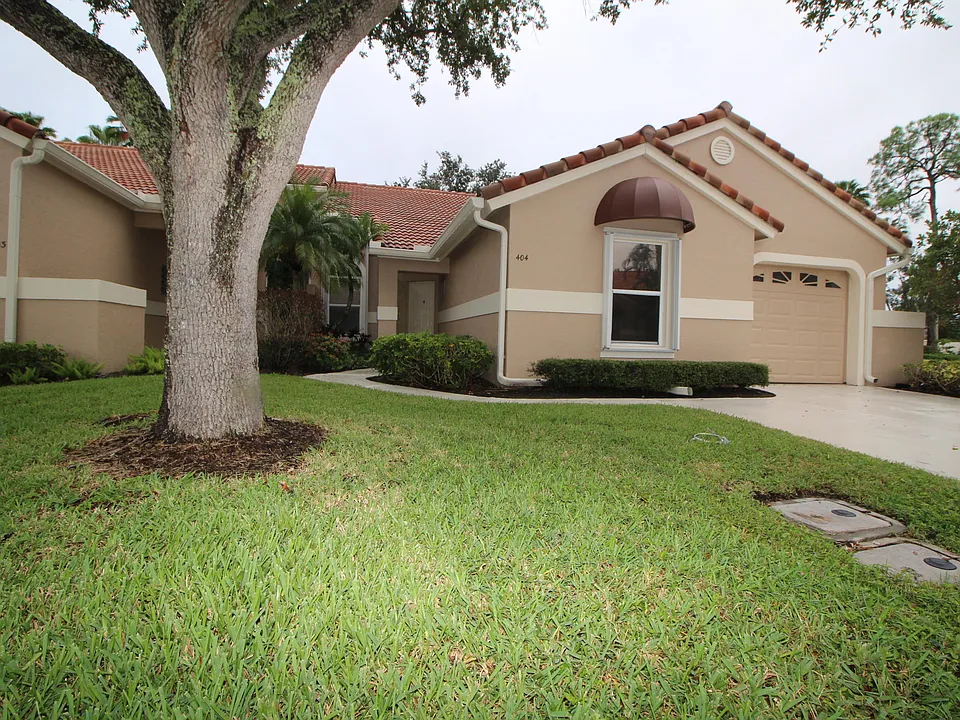 404 Sabal Palm Ln