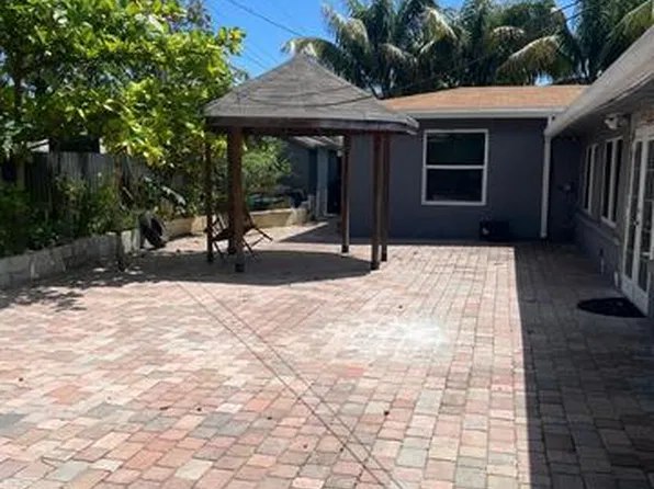 221 NW 40th St, Pompano Beach, FL 33064