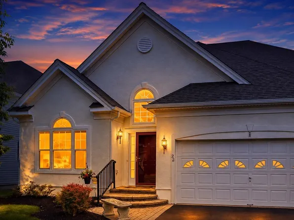 22 Lowell Dr, Marlton, NJ 08053