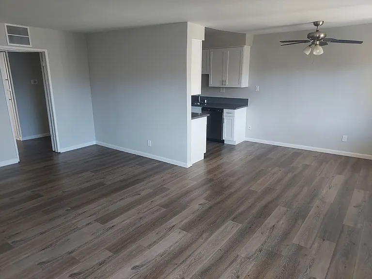 12313 Chandler Blvd — Photo 16