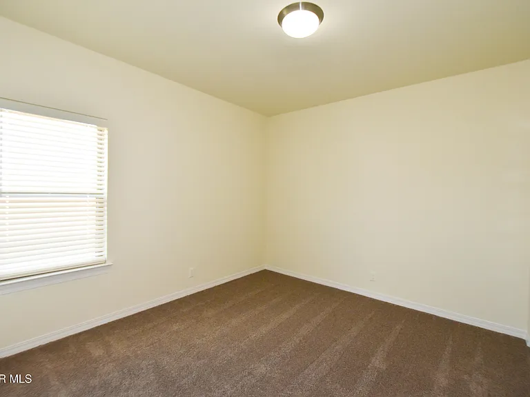 902 Bromyard Dr — Photo 28