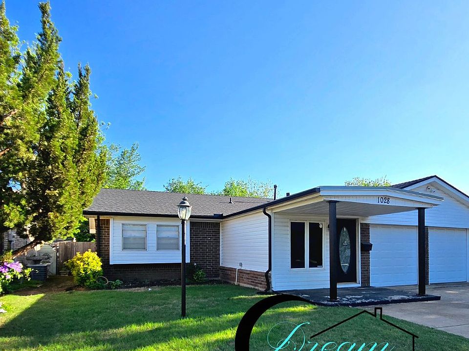 Front exterior with 3 car driveway.