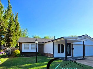 1028 NW 1st St, Moore, OK 73160