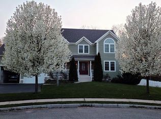 2 Mentas Cir, Woburn, MA 01801