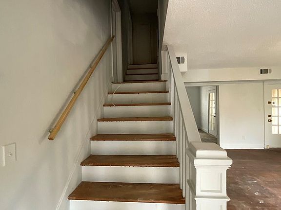 5th image of 123 E Havana St
