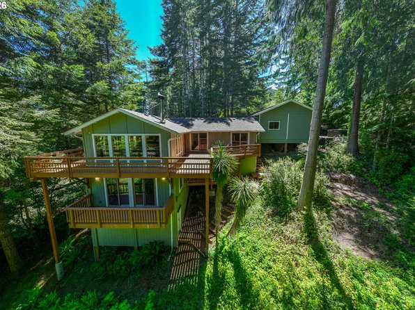 4995 Lake Dr, Florence, OR 97439