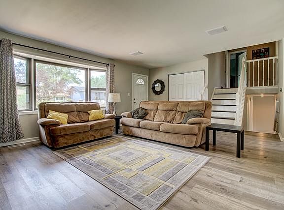 3rd image of 7425 Northway Dr