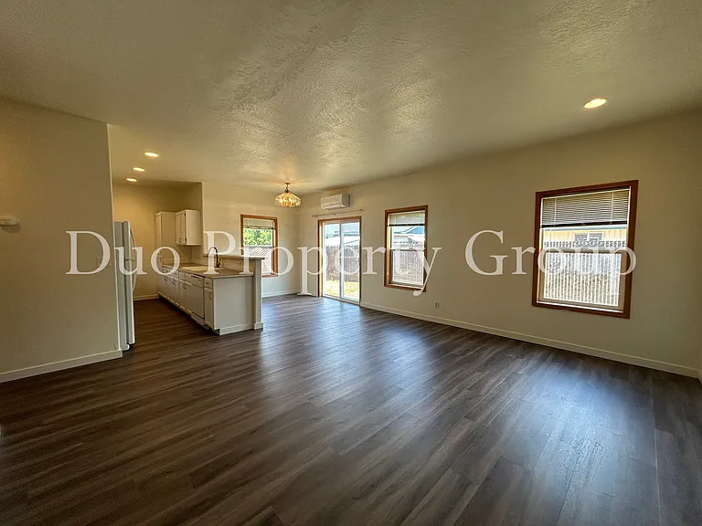 603 S 41st Ct — Photo 4
